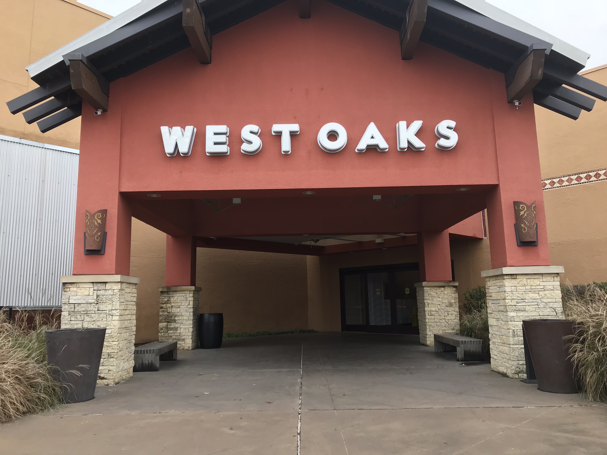 Updated Dillard's to Anchor Texas Mall – Visual Merchandising and Store  Design