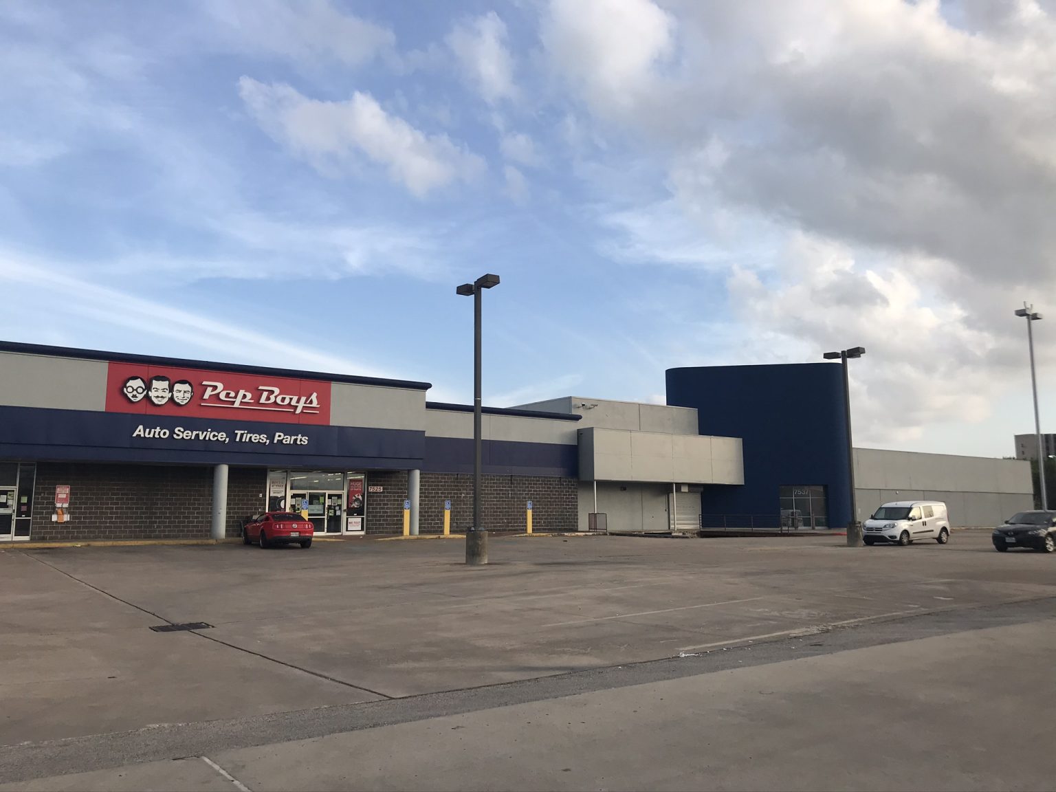 Circuit City – Houston Historic Retail