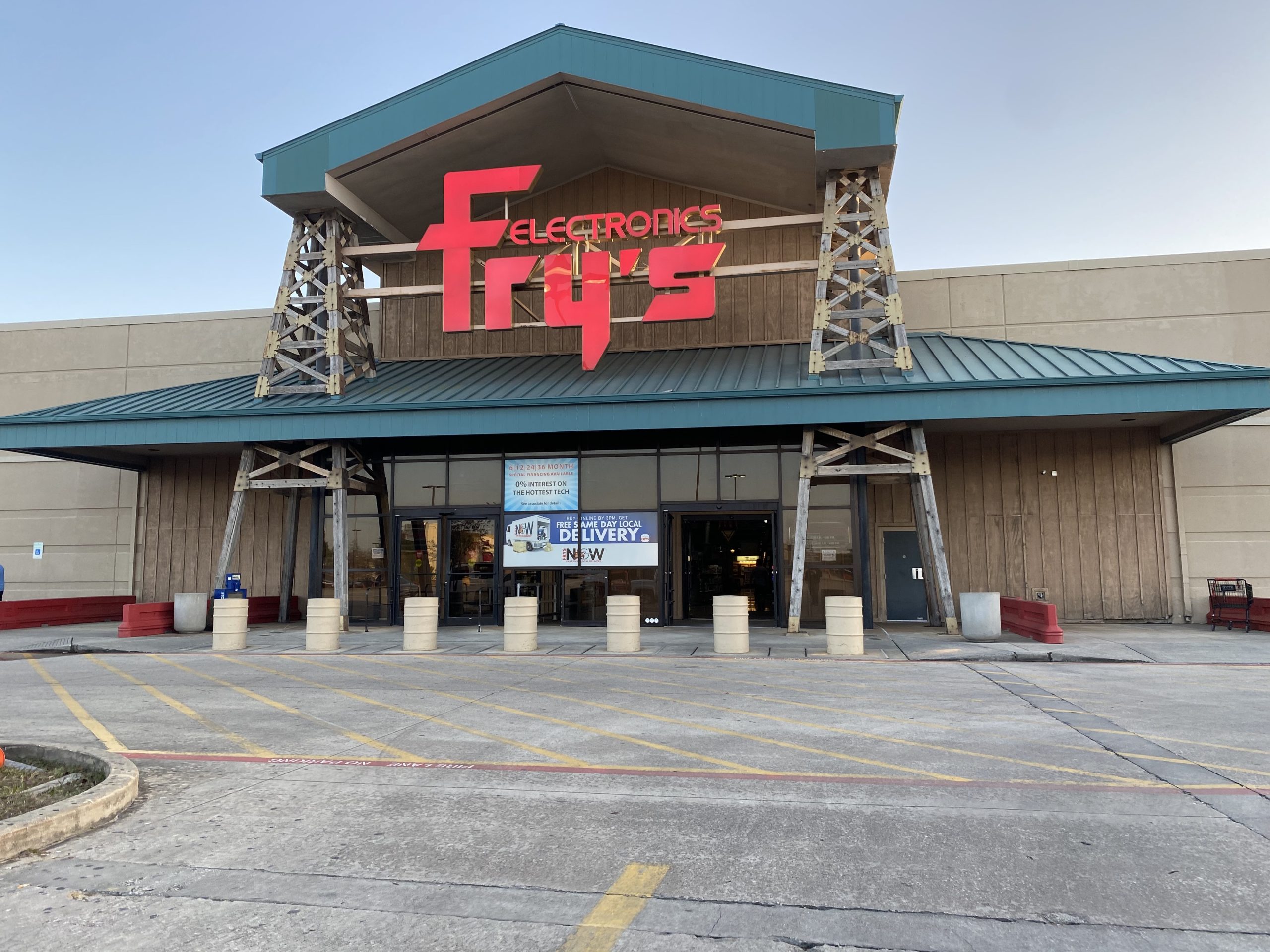 Fry’s Electronics – Houston Historic Retail