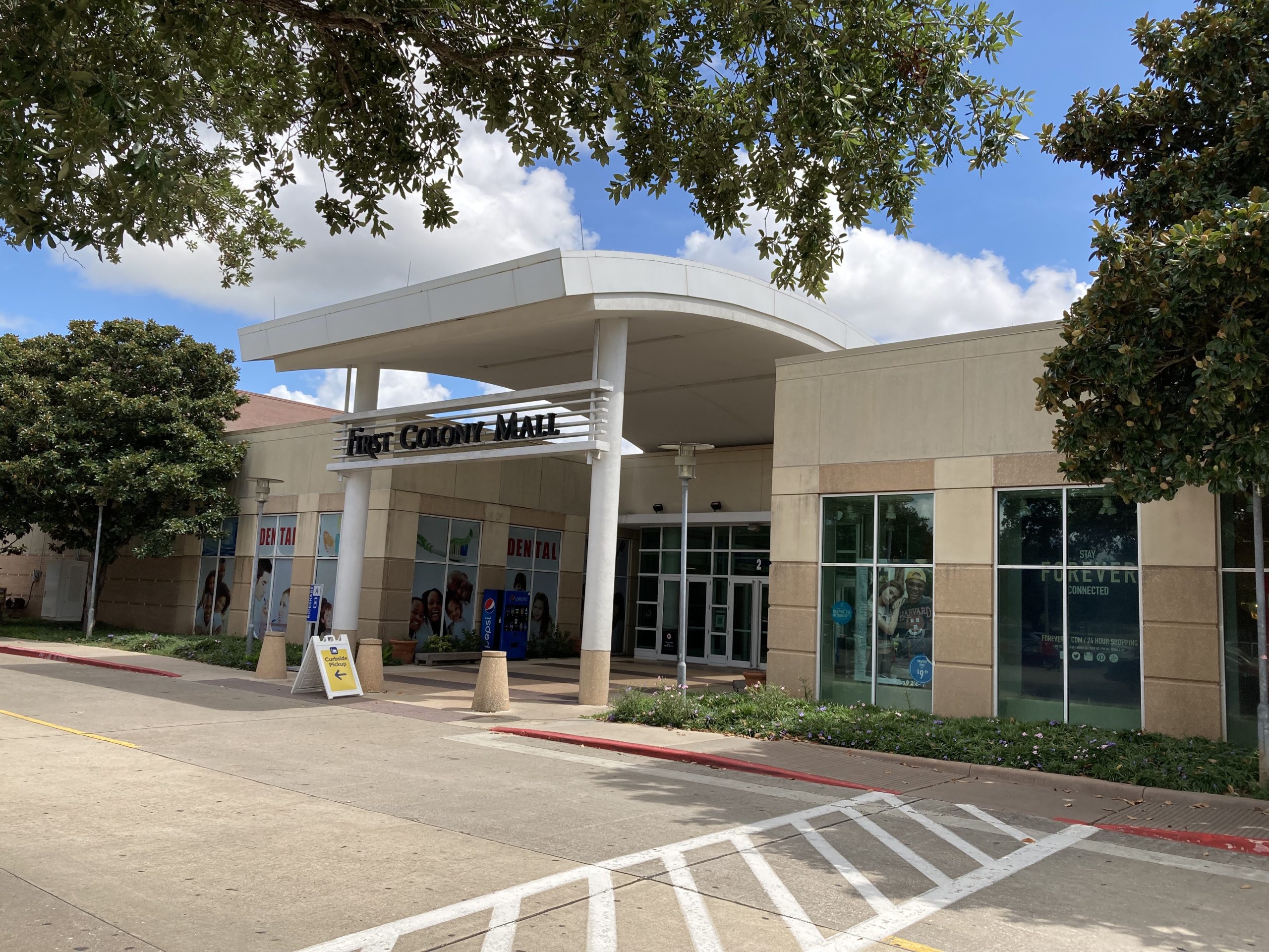 First Colony Mall - Apple Store - Apple