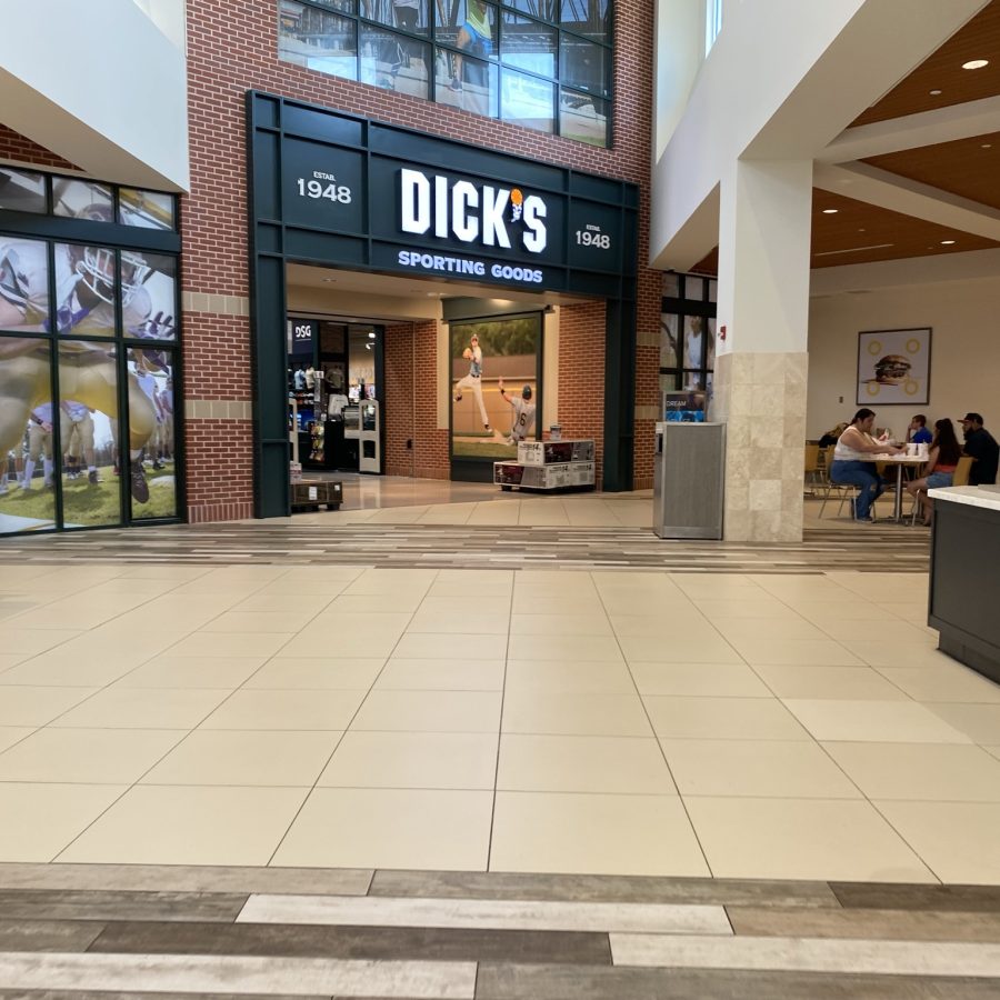 Dick's Sporting Goods Mall Entrance