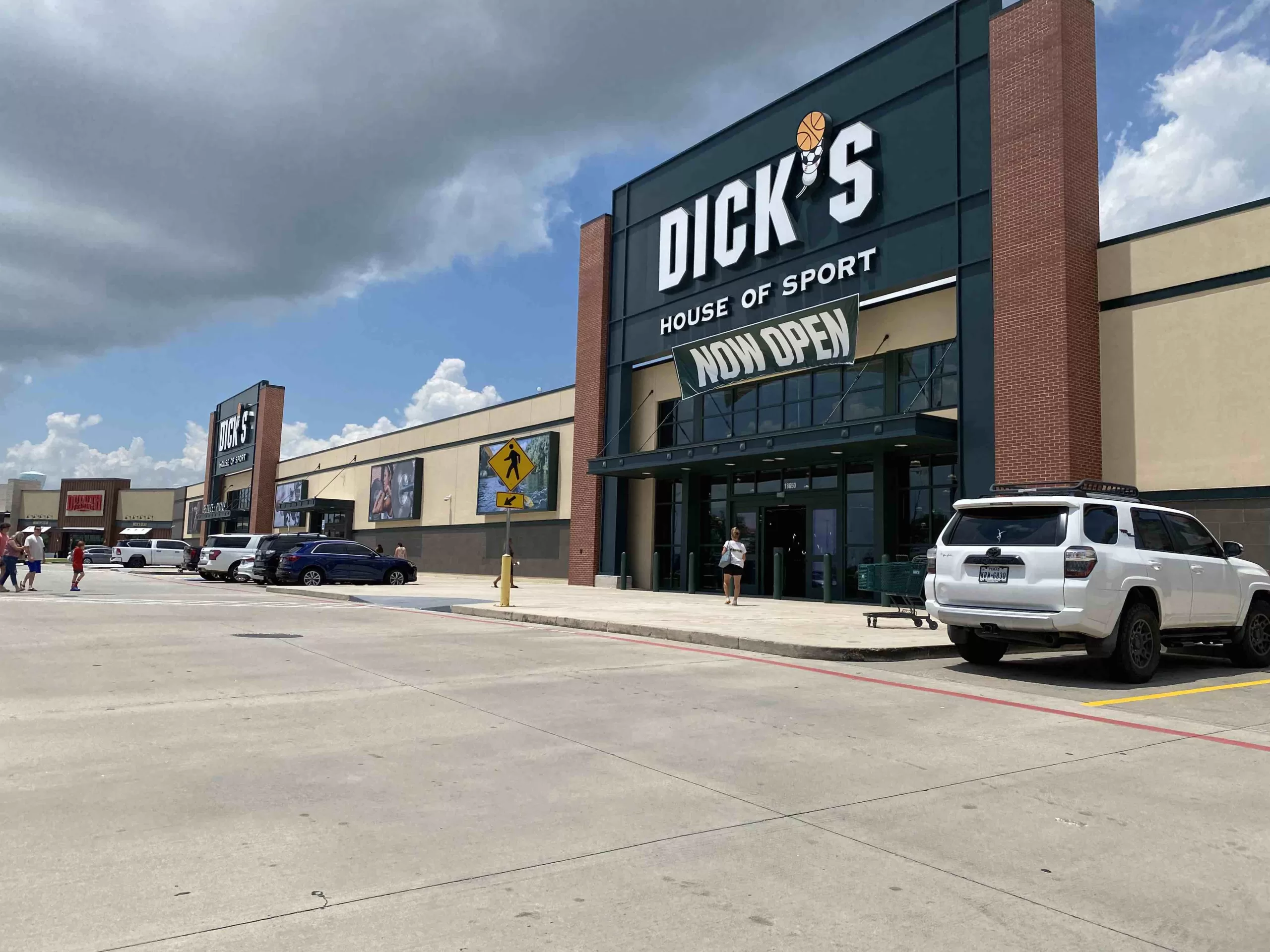 Vedligeholdelse Midlertidig to uger Retail News: Two Dick's House of Sport enter as Field & Stream exits  Houston – Houston Historic Retail