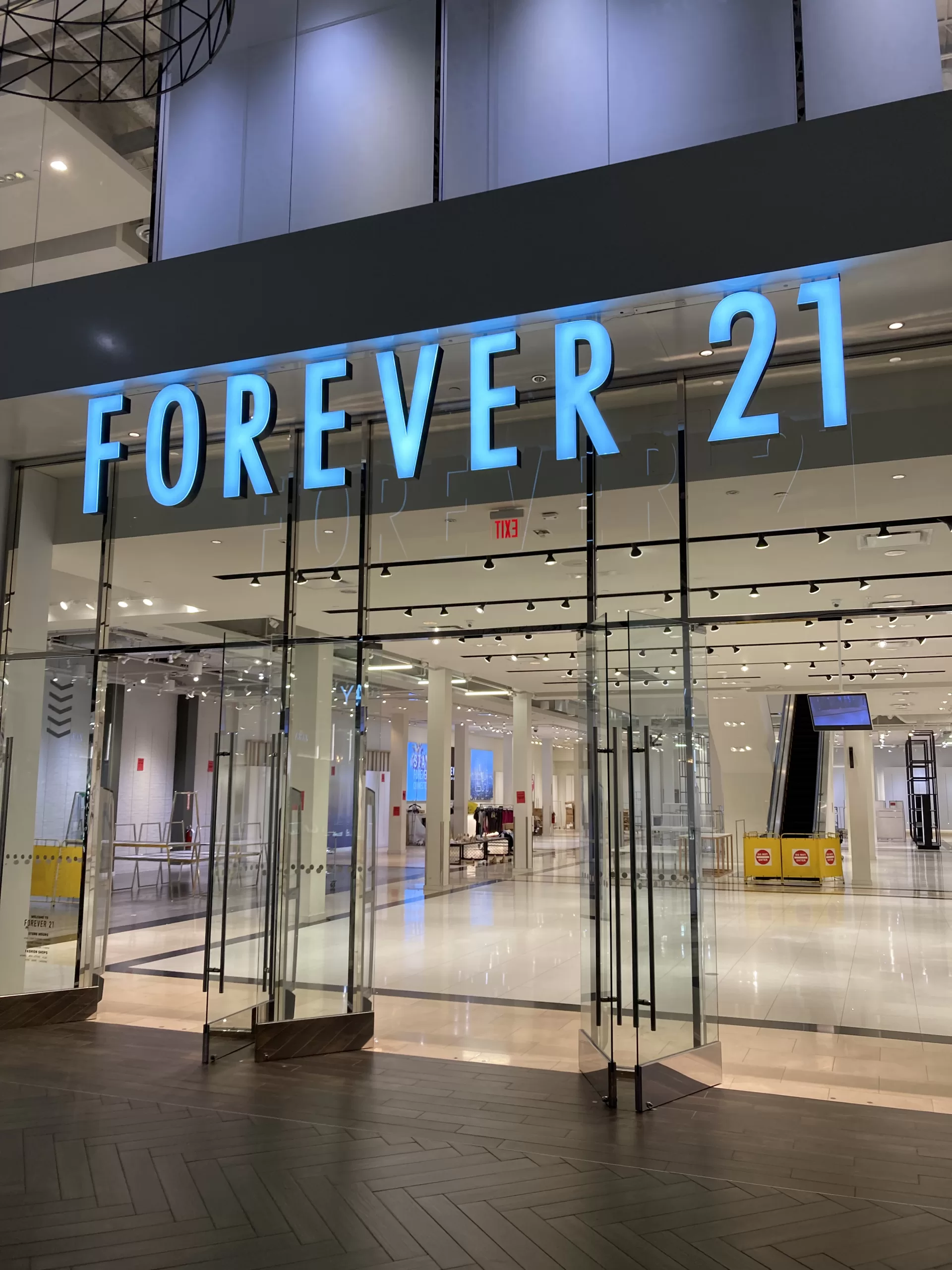 Retail News: Forever 21 closing for Uniqlo's first Houston location –  Houston Historic Retail